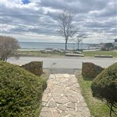 6 Bass Rocks Rd